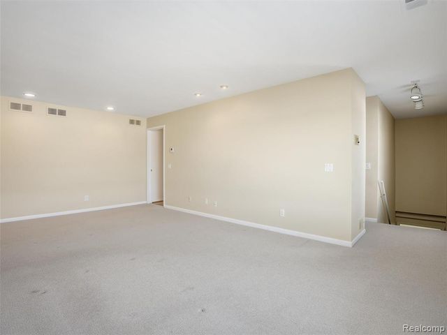 216 Country Club Drive, Saint Clair Shores, MI 48082