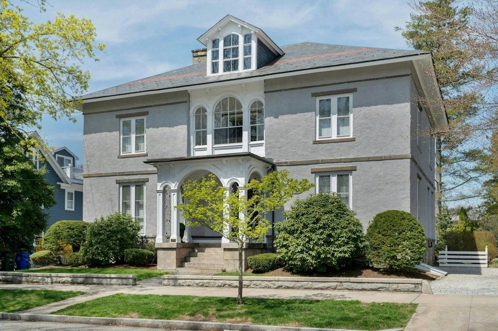89 State Street, Bristol, RI 02809