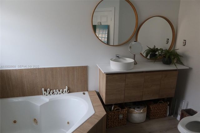 5862 NW 113th Pl, Doral, FL 33178