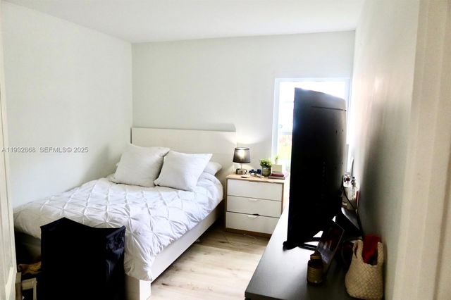 5862 NW 113th Pl, Doral, FL 33178