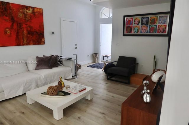 5862 NW 113th Pl, Doral, FL 33178