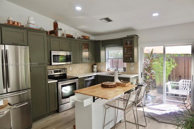 5862 NW 113th Pl, Doral, FL 33178