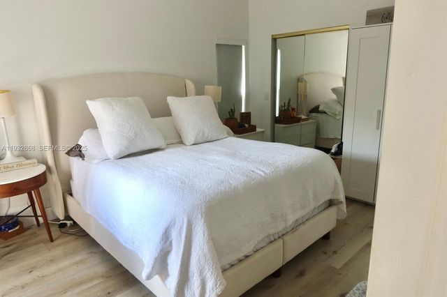 5862 NW 113th Pl, Doral, FL 33178