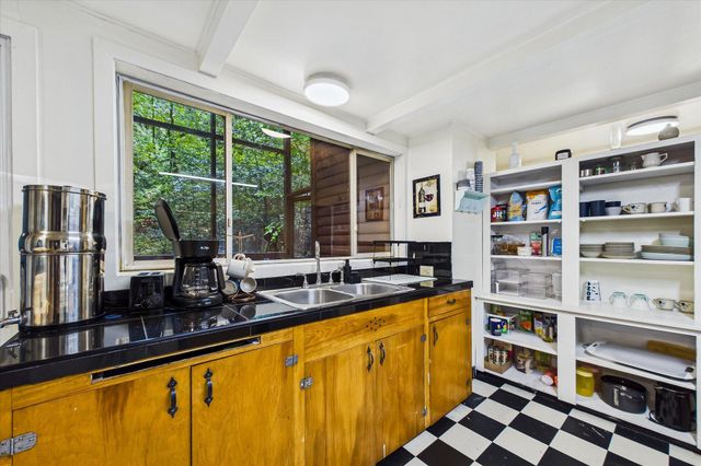 243 Forest Drive, Redway, CA 95560