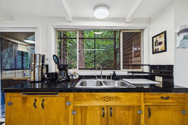 243 Forest Drive, Redway, CA 95560