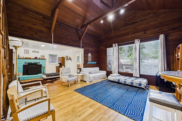 243 Forest Drive, Redway, CA 95560