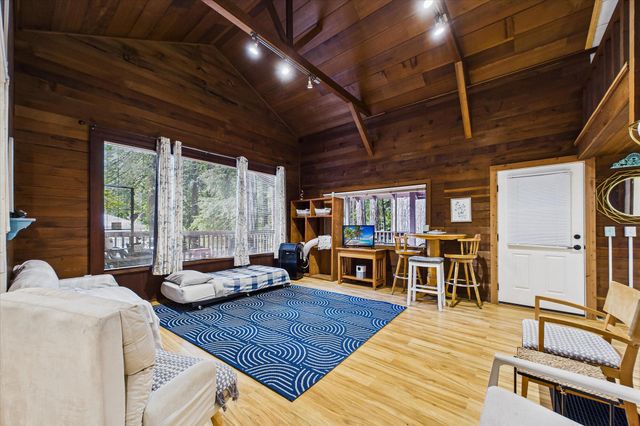 243 Forest Drive, Redway, CA 95560