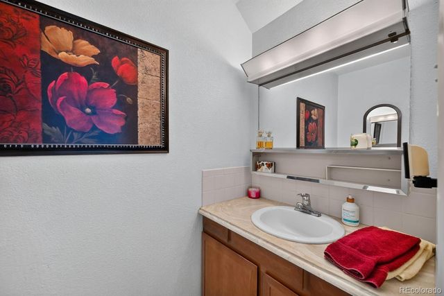 9295 E Center Avenue, Denver, CO 80247