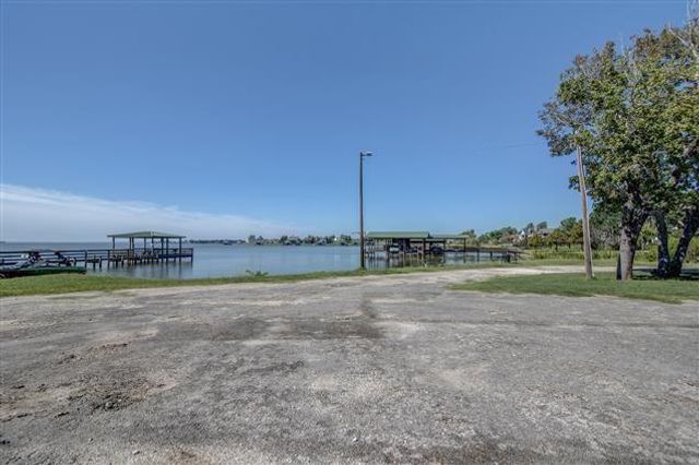 245 Water Oak, Livingston, TX 77351