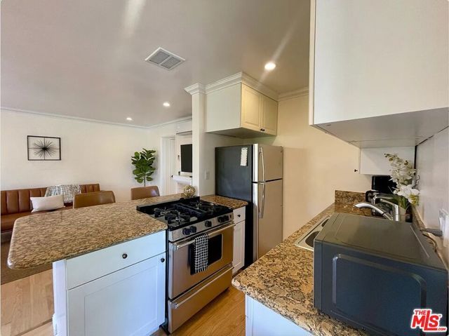 1212 10th Street 17, Santa Monica, CA 90401