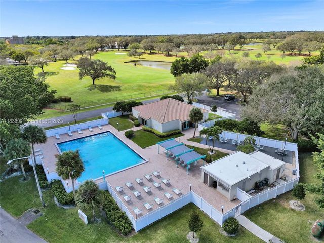 3300 W Rolling Hills Circle 708, Davie, FL 33328