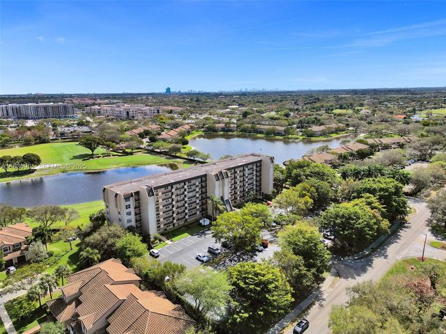 3300 W Rolling Hills Circle 708, Davie, FL 33328