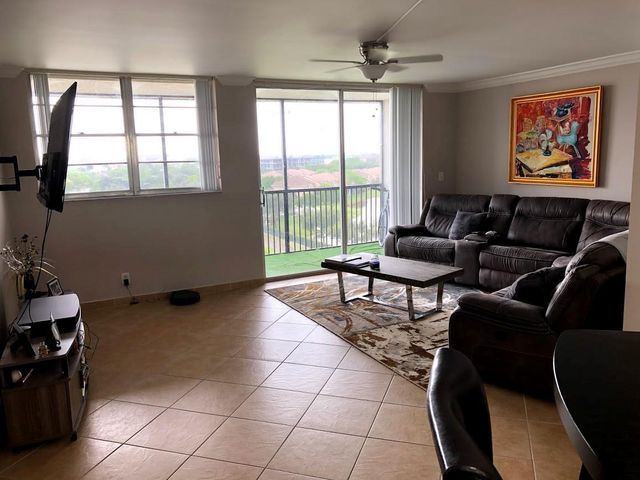 3300 W Rolling Hills Circle 708, Davie, FL 33328