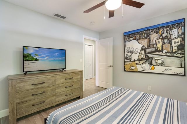 5720 ISANDA PLACE, Sarasota, FL 34231