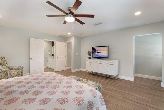 5720 ISANDA PLACE, Sarasota, FL 34231