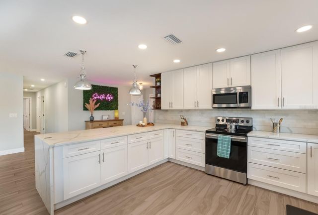 5720 ISANDA PLACE, Sarasota, FL 34231