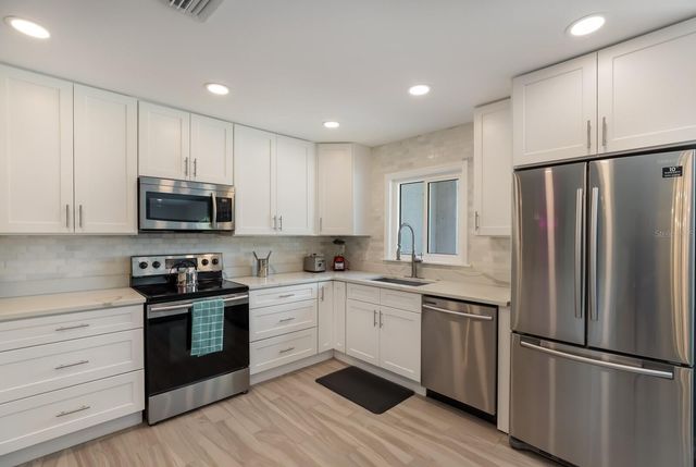 5720 ISANDA PLACE, Sarasota, FL 34231