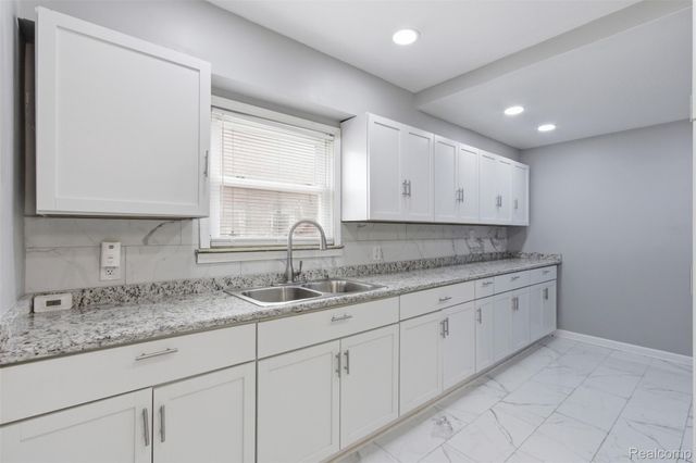 15413 Lauder Street, Detroit, MI 48227