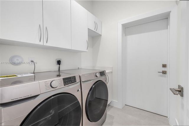 1030 NE 121st St, Biscayne Park, FL 33161