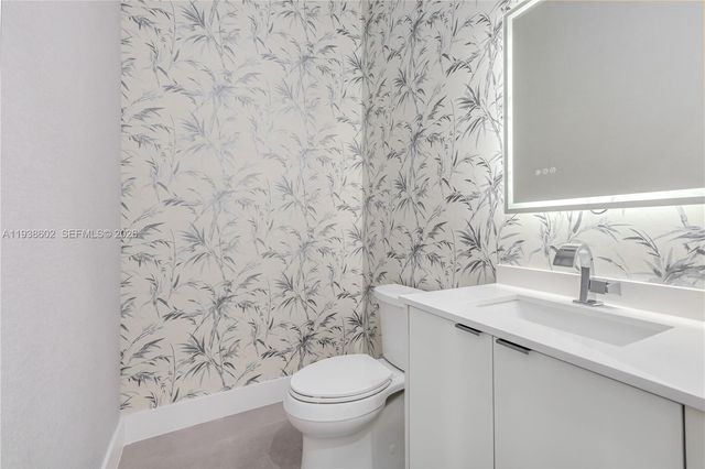 1030 NE 121st St, Biscayne Park, FL 33161