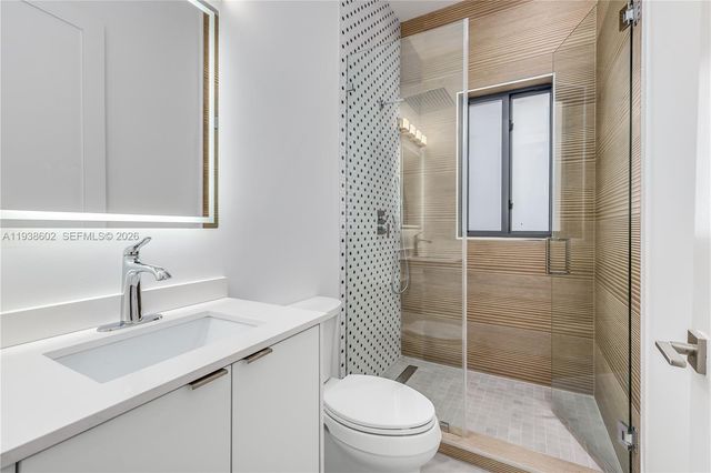 1030 NE 121st St, Biscayne Park, FL 33161