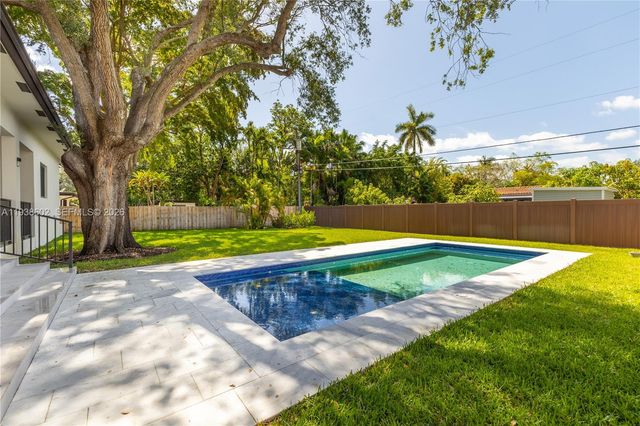 1030 NE 121st St, Biscayne Park, FL 33161