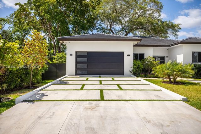 1030 NE 121st St, Biscayne Park, FL 33161