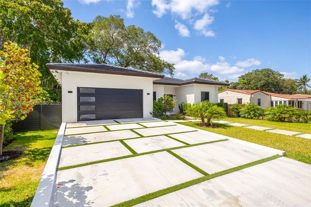 1030 NE 121st St, Biscayne Park, FL 33161