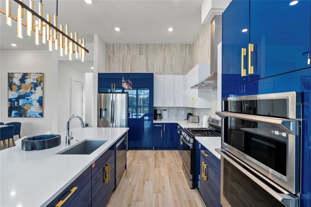 2121 PINE OAK LOOP, Davenport, FL 33837