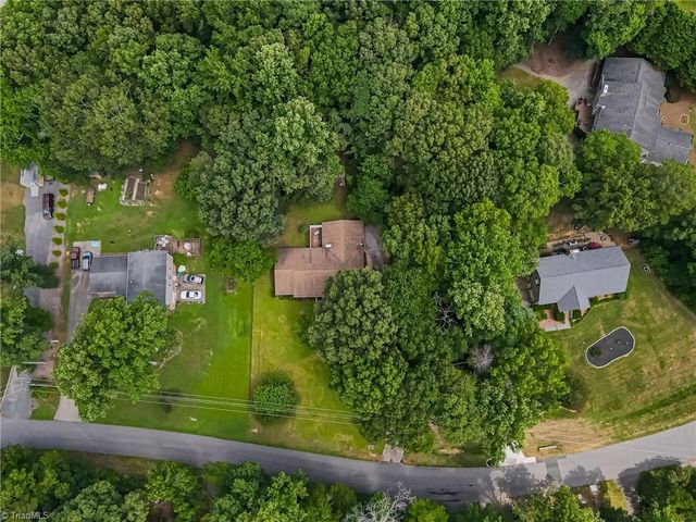 3541 Lakeshore Drive, Clemmons, NC 27012