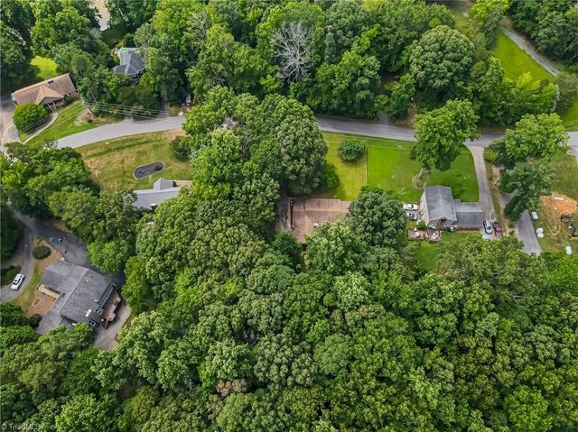 3541 Lakeshore Drive, Clemmons, NC 27012