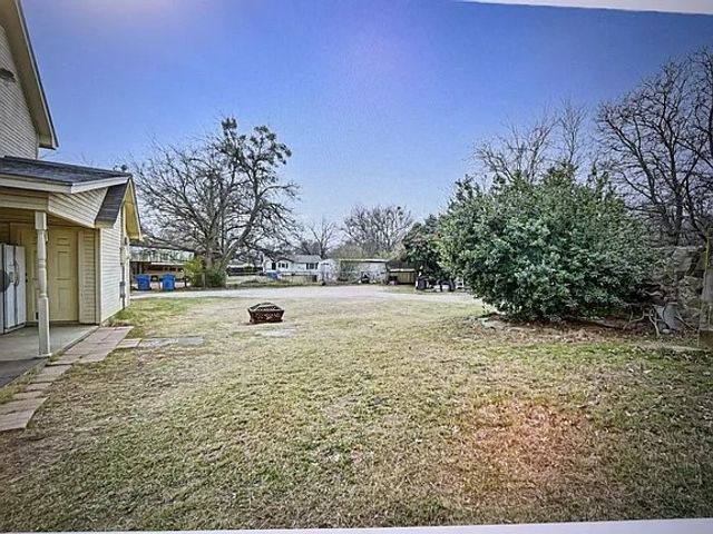 104 S Parkway Drive, Alvarado, TX 76009