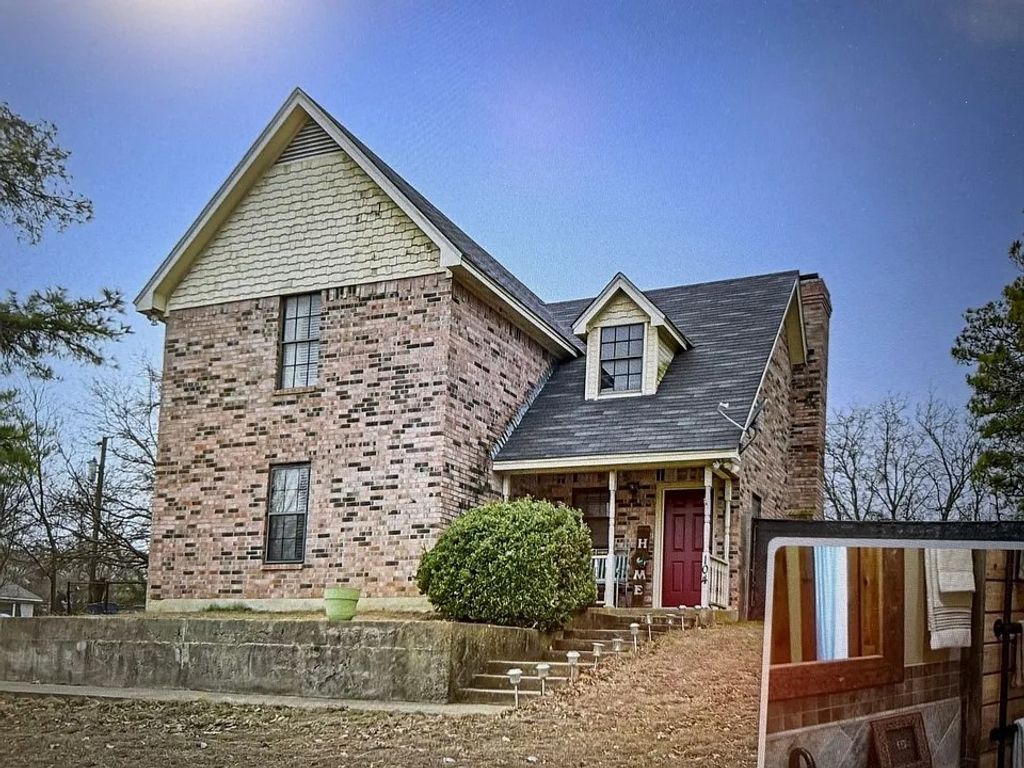 104 S Parkway Drive, Alvarado, TX 76009