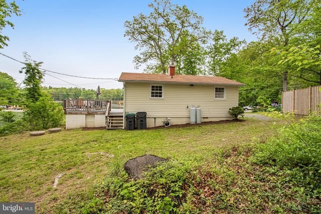 1047 LAKEVIEW DR, Stafford, VA 22556