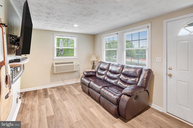 1047 LAKEVIEW DR, Stafford, VA 22556