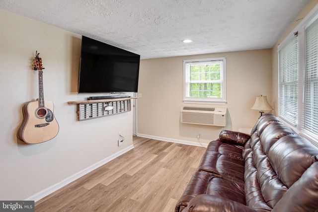 1047 LAKEVIEW DR, Stafford, VA 22556