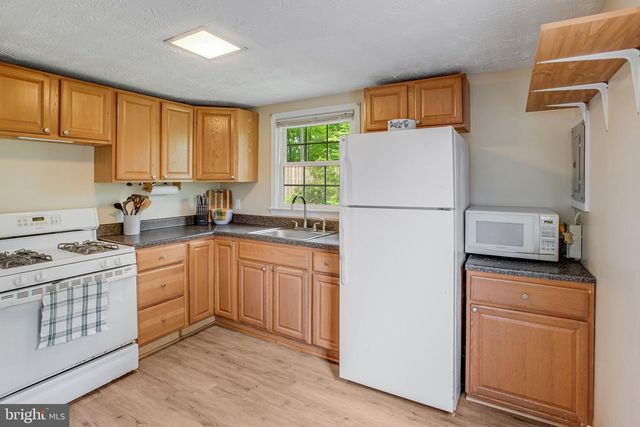 1047 LAKEVIEW DR, Stafford, VA 22556
