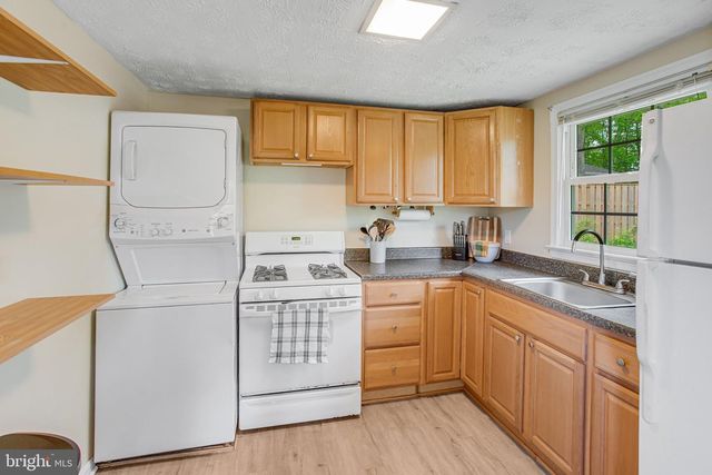 1047 LAKEVIEW DR, Stafford, VA 22556