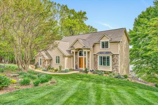 72 Pine Crest CIR, Moneta, VA 24121