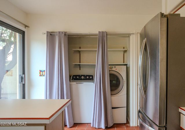 310 E Highcourte Lane, Tucson, AZ 85737