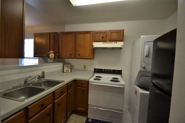 304 Dell Court 7, Houston, TX 77009