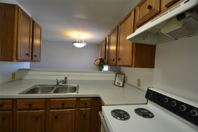 304 Dell Court 7, Houston, TX 77009