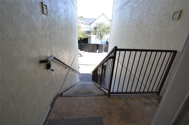 304 Dell Court 7, Houston, TX 77009