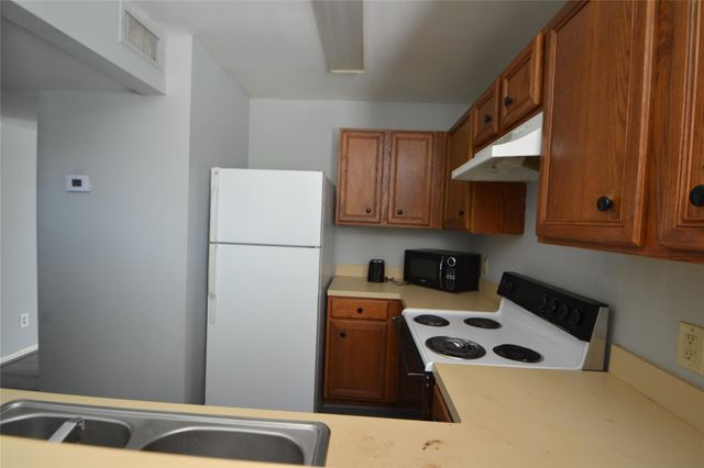 304 Dell Court 7, Houston, TX 77009