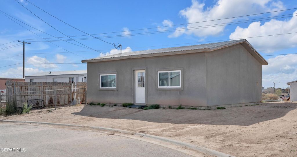 16104 Mesa Rocks Street, Fabens, TX 79838