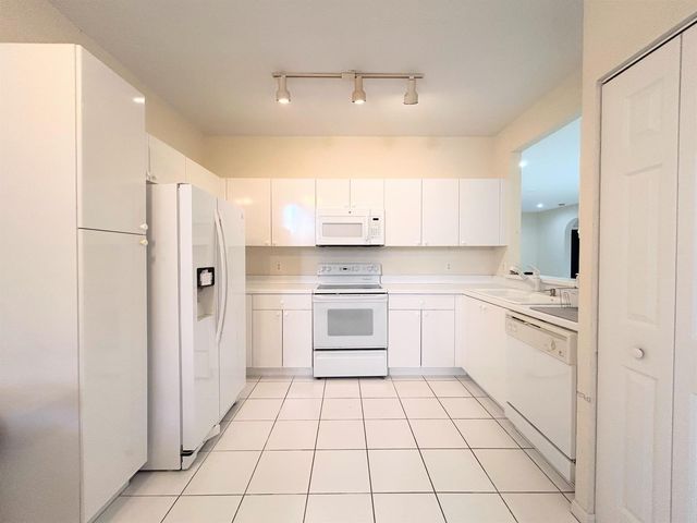 7910 Laina Lane 2, Boynton Beach, FL 33437