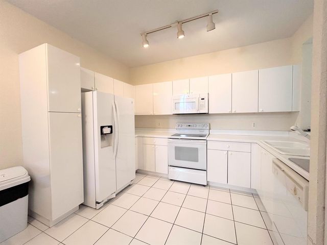 7910 Laina Lane 2, Boynton Beach, FL 33437