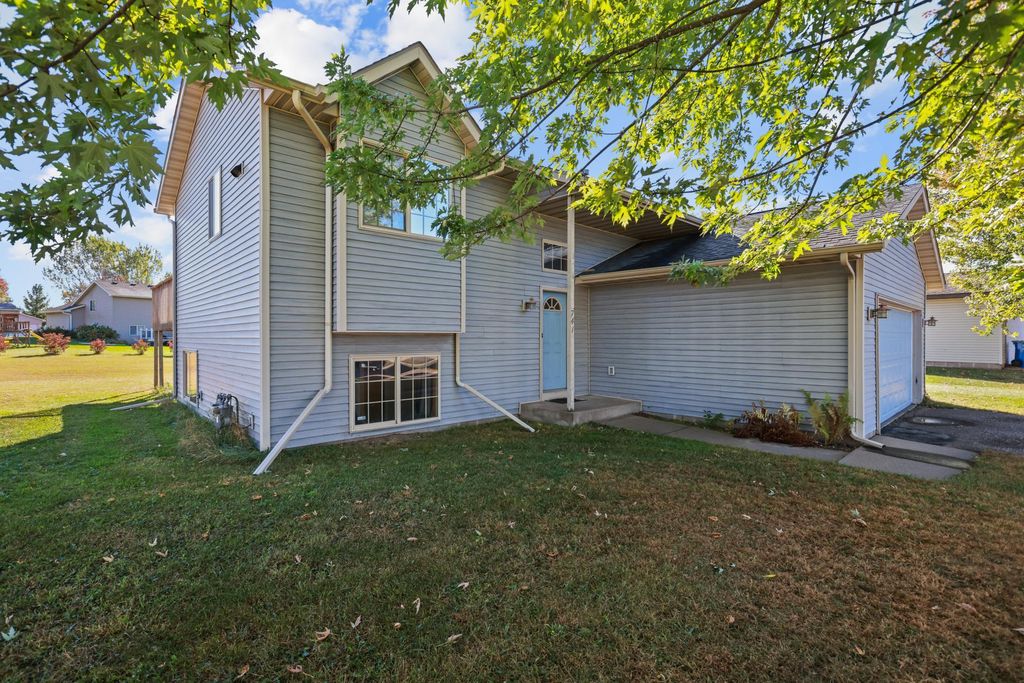 741 Joes Lake Road SE, Cambridge, MN 55008