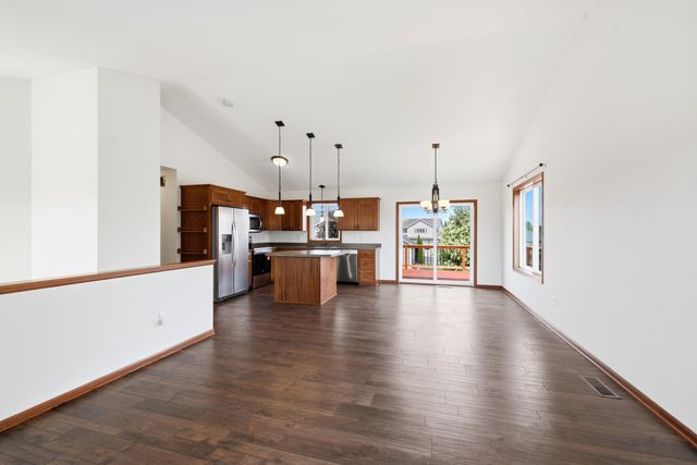 279 Kiso Avenue, Shakopee, MN 55379