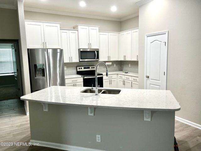574 NORTHSIDE Drive S, Jacksonville, FL 32218